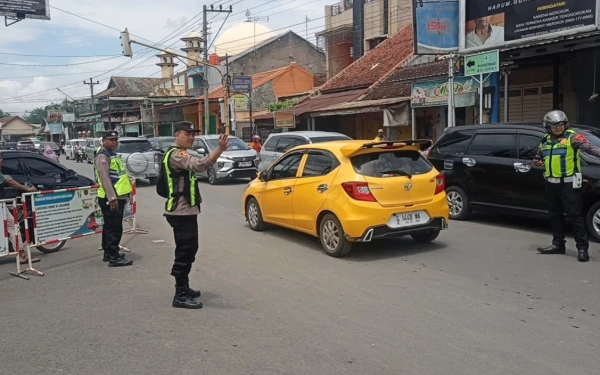 Thumbnail Berita - Pengaturan Lalu Lintas Ditingkatkan, Arus Kendaraan di Pekalongan Tetap Terkendali