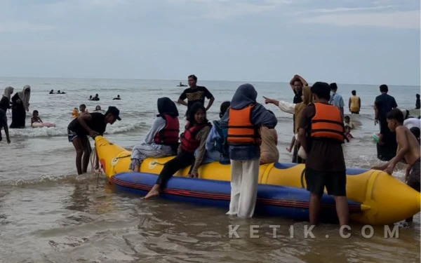 Thumbnail Berita - [FOTO]  Pantai Lon Malang Sampang Jadi Primadona Wisatawan