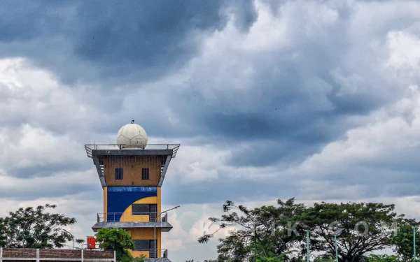 Thumbnail Berita - BMKG: Cuaca Kota Surabaya dan Sidoarjo 23 Maret 2026 Diprakirakan Cerah Berawan