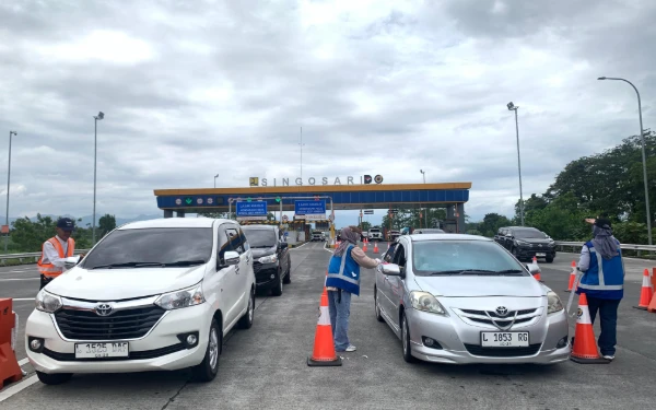 Thumbnail Volume Kendaraan Tol Malang Naik 42 Persen, Jasa Marga Kerahkan Mobile Reader di GT Singosari