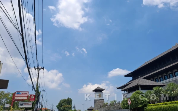 Thumbnail Berita - BMKG: Cuaca Jakarta Cerah Berawan, Sejumlah Kota Lain Alami Variasi Kondisi pada Selasa 24 Maret 2026