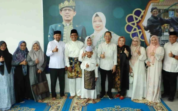 Thumbnail Berita - Open House Ketua DPRD Batam Dipadati Warga, Pererat Silaturahmi Jelang Idulfitri 1447 H