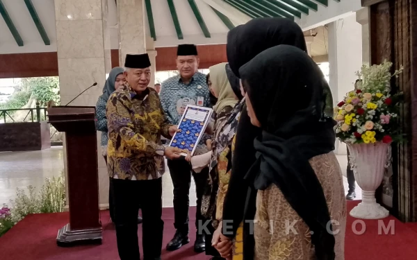 Thumbnail ‎Hari Pertama Kerja, Bupati Malang-Wabup Awali dengan Pengajian Idulfitri serta Salurkan Santunan