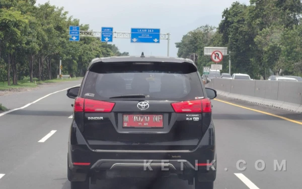 Thumbnail Berita - Mobil Dinas Berkeliaran di Tol Waru Saat Libur Lebaran, Satlantas Polres Sampang Sebut Milik KPU