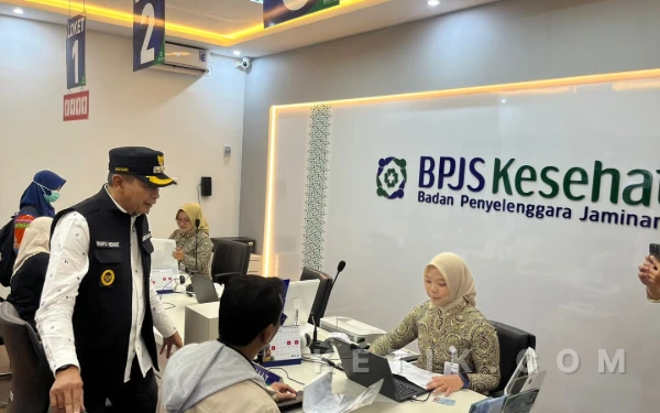 Thumbnail Wali Kota Malang Sidak MPP Merdeka, 452 Warga Serbu Layanan di Hari Pertama Operasional