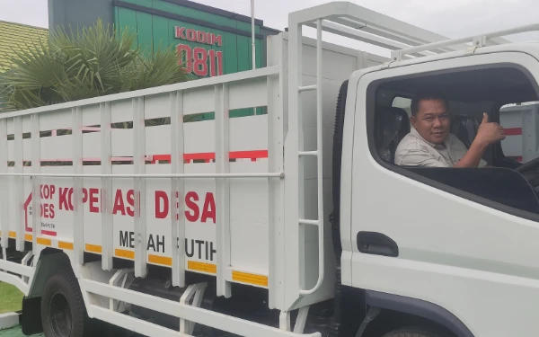 Thumbnail Berita - Kodim 0811 Tuban Serahterimakan 42 Unit Kendaraan Koperasi Merah Putih, Kades: KDMP Selaras Progam Pemkab Mbangun Deso Noto Kutho