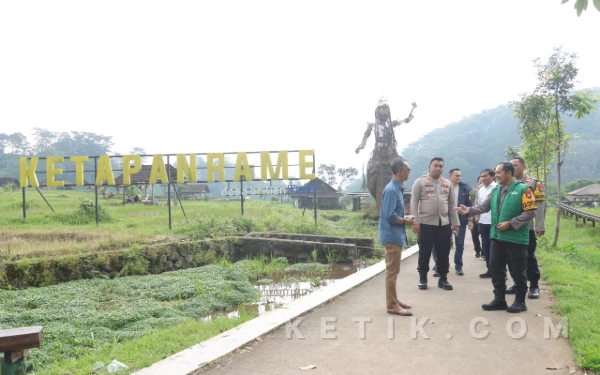 Thumbnail Berita - Tinjau Wisata Trawas, Kapolres Mojokerto Pastikan Keamanan Pengunjung Pasca Lebaran