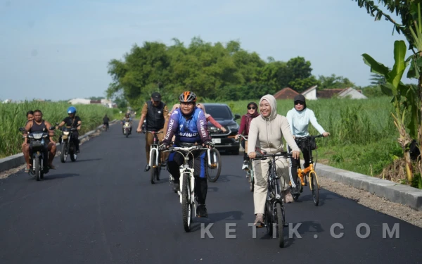 Thumbnail Berita - Bukan WFH, Ning Ita Pilih Inovasi Gowes Tiap Jumat untuk Hemat BBM ASN Kota Mojokerto