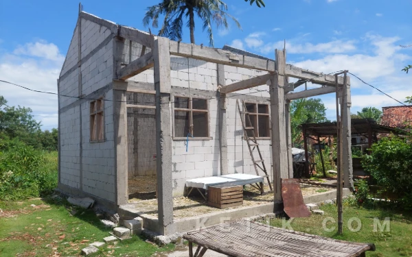 Thumbnail Berita - Bantuan Pembangunan Ruang Kelas PAUD Hidayah Arrum dari DPRD Sampang di Kedungdung Mangkrak