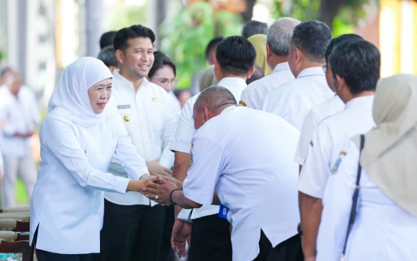 Thumbnail Berita - Masuk Kerja Hari Pertama Usai Lebaran! Gubernur Khofifah Ingatkan Soliditas dan Solidaritas Pengabdian ASN Jatim