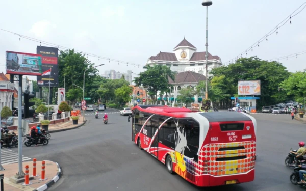 Thumbnail Surabaya Perketat Aturan Pendatang Usai Lebaran 2026, Ini Kata Eri Cahyadi