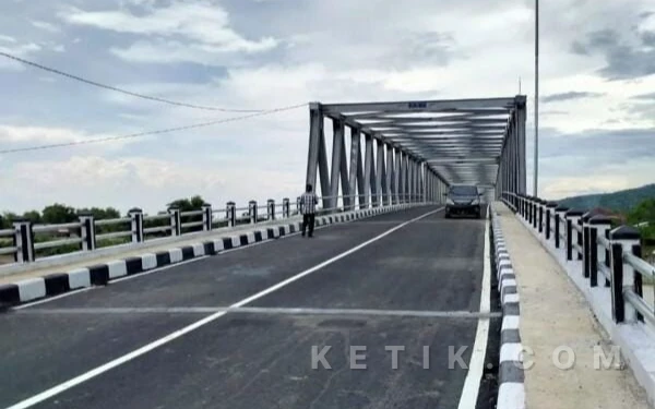 Thumbnail Berita - Pemkab Bojonegoro Ajak Maksimalkan Jembatan TBT di Perbatasan Tuban, Pasang PJU dan Taman