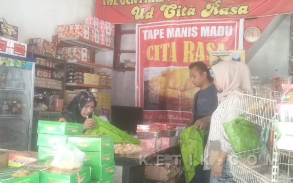 Thumbnail Berita - Suwar-Suwir hingga Prol Tape, Oleh-Oleh Khas Jember Ini Diburu Pemudik Saat Arus Balik