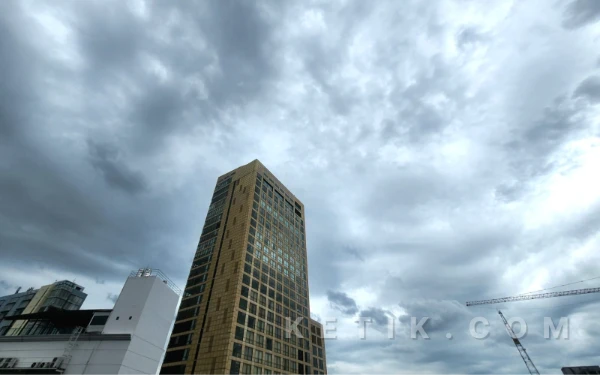 Thumbnail Berita - Cuaca Kota Surabaya dan Kota Pasuruan Jumat 26 Maret 2026 Diprakirakan Berawan, Kota Probolinggo Hujan Ringan