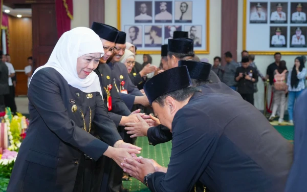 Thumbnail Lantik 128 Kepala Sekolah SMA/SMK/SLB Negeri, Gubernur Khofifah: Cetak SDM Jatim Unggul dan Berdaya Saing