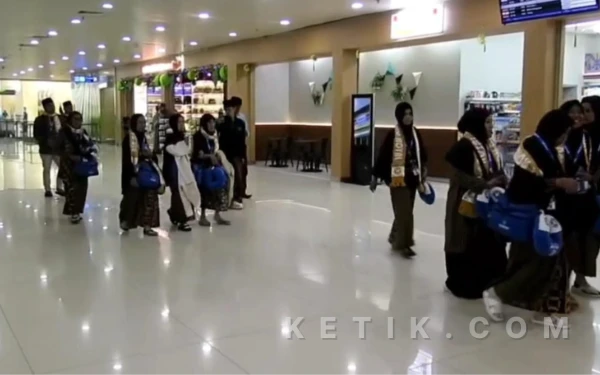 Thumbnail Berita - Kemenhaj Jatim Imbau Jemaah Umrah Selektif Pilih Penerbangan Demi Keamanan