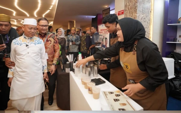 Thumbnail Berita - Hasil Arahan Gubernur Khofifah! 500 Gelas Kopi Racikan Murid SMKN 1 Turen ala Barista di PSBM XXVI Makassar Laris Manis