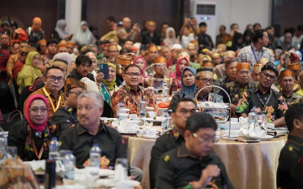 Thumbnail Berita - PSBM XXVI di Makassar! Kadisdik Jatim Wakili Gubernur Khofifah, Tampilkan Produk Vokasi dan Perkuat Jaringan Ekonomi