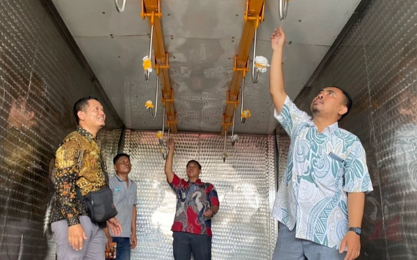 Thumbnail Berita - RPH Surabaya Cek Kesiapan Armada Distribusi Daging ke Pasar Arimbi