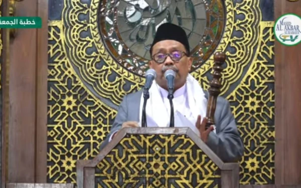 Thumbnail Berita - Khutbah Jumat Syawal di Masjid Al-Akbar! Gubes Unisma Prof Mas’ud Said: Istiqomah Pasca Ramadan Jadi Kunci Kemuliaan