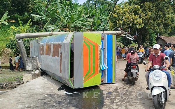 BREAKING NEWS! Kereta Kelinci Rombongan Halalbihalal Terguling di Mojokerto, 1 Tewas
