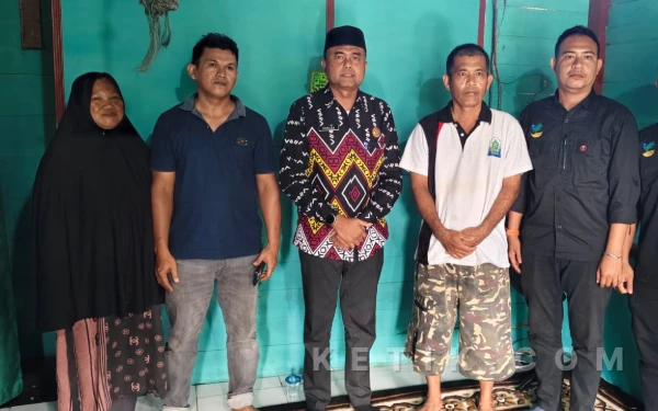 Thumbnail Berita - Kepala Dinas Sosial Simeulue Temui Korban Pembakaran Rumah di Tanjung Raya