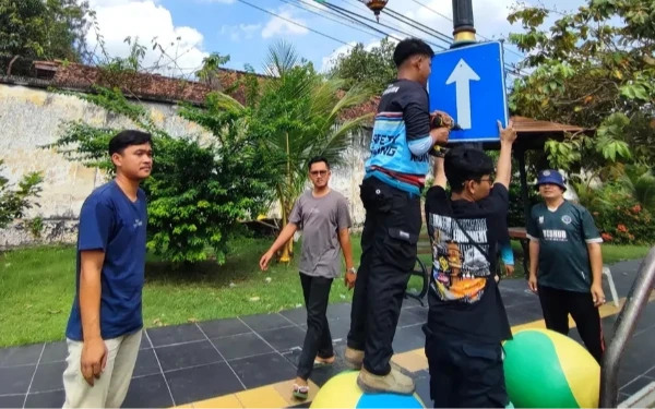 Jalan Pandan Berlaku Satu Arah ke Selatan, Dishub Kota Madiun Pasang Rambu Pendukung