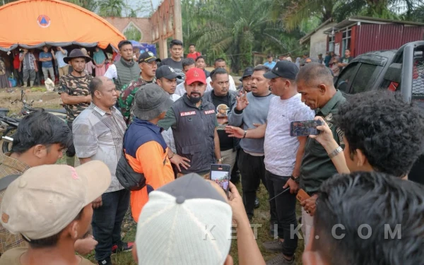 Thumbnail Berita - Bupati Aceh Timur Dialog dengan Warga Pelalu, Soroti Lambannya Progres Huntara