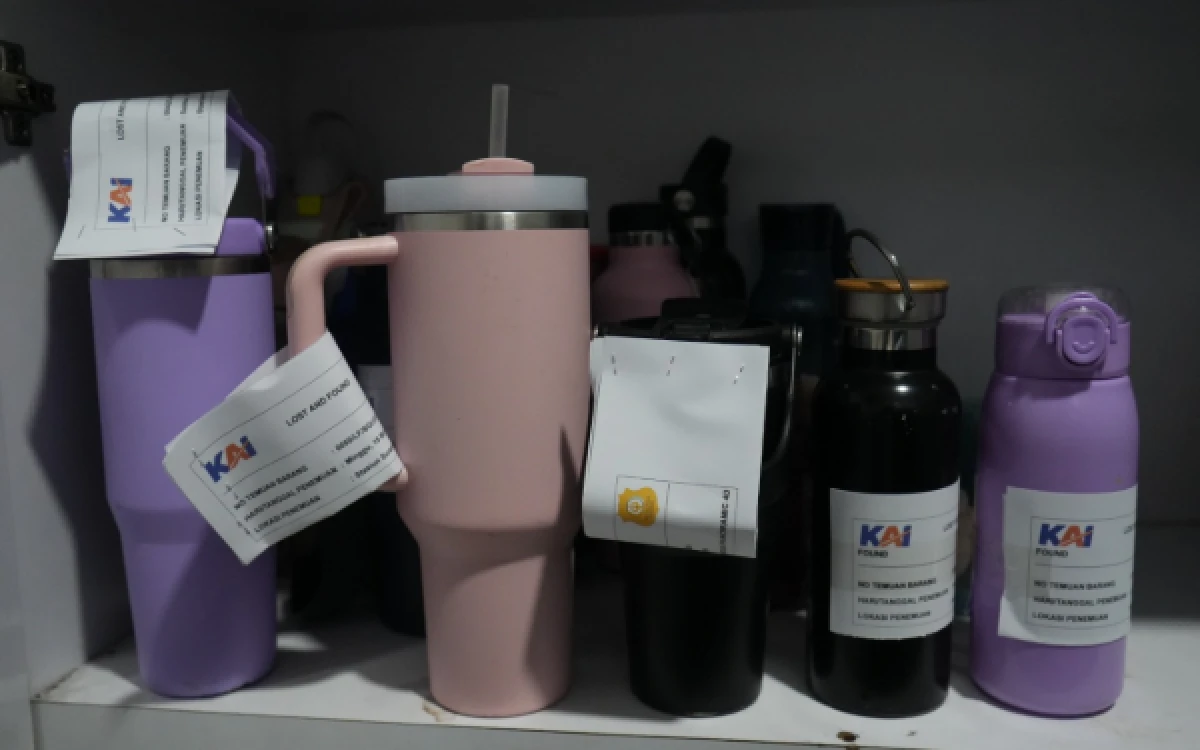 Thumbnail Berita - Naik Signifikan! KAI Amankan 70 Barang Tertinggal Senilai Rp10 Juta di Stasiun Malang