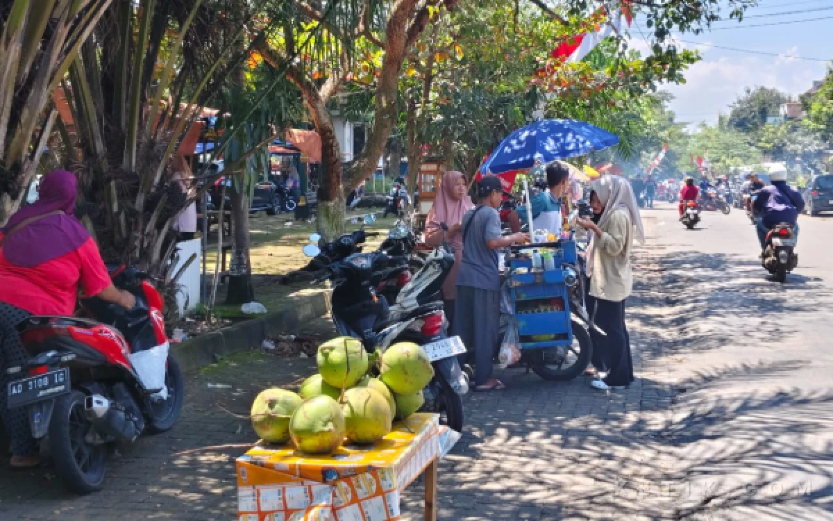 Thumbnail Berita - Sirkuit Suryo Magetan Dongkrak UMKM, Pedagang: Terima Kasih Gubernur Khofifah