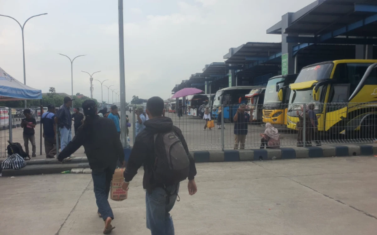 Thumbnail Puncak Arus Balik Jilid Dua! Terminal Arjosari Kota Malang Diserbu Ribuan Penumpang