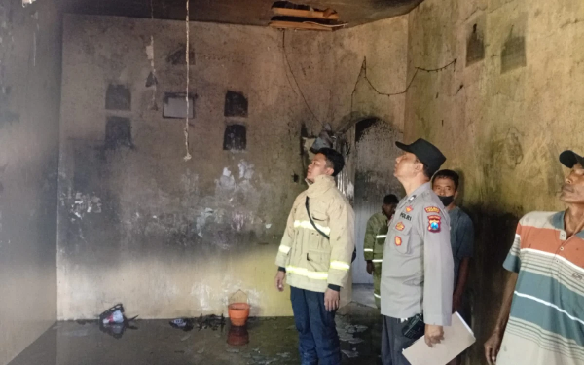 Thumbnail Berita - Teror Kebakaran Misterius di Jember, Rumah Warga Terbakar hingga 5 Kali