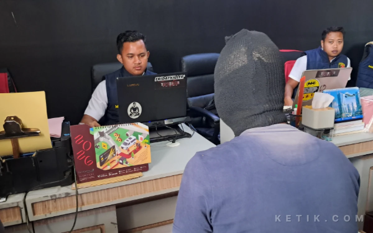 Thumbnail Berita - Satreskrim Polres Sampang Ungkap Kasus Curanmor di Halaman Masjid, Pelaku Ditangkap dalam 7 Jam