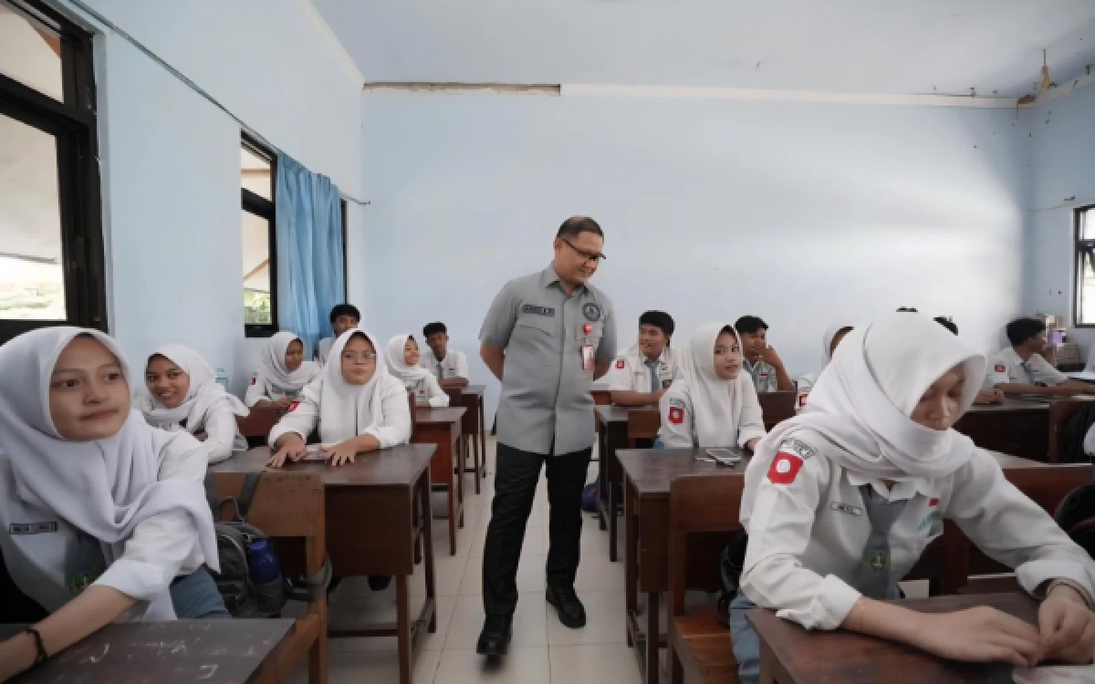 Thumbnail Berita - SKB Menteri Ditindaklanjuti, Disdik Jatim Keluarkan Aturan Gadget di Sekolah