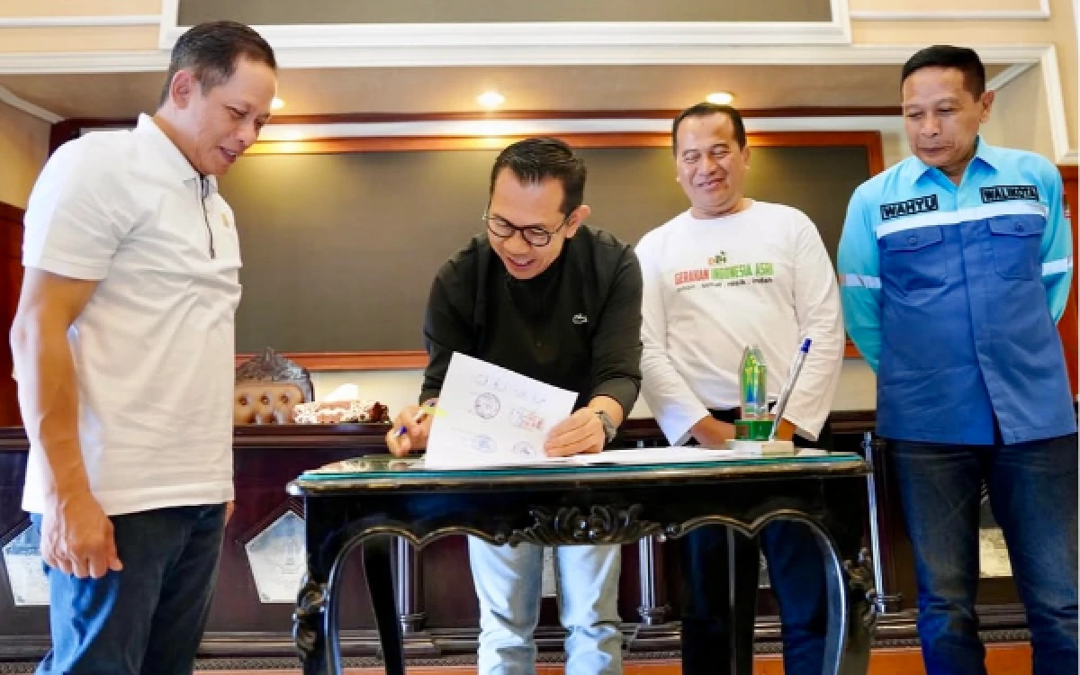 Thumbnail Berita - Wali Kota Batu Teken MoU dengan Menteri LH, Dorong Sampah Jadi Energi Listrik PSEL