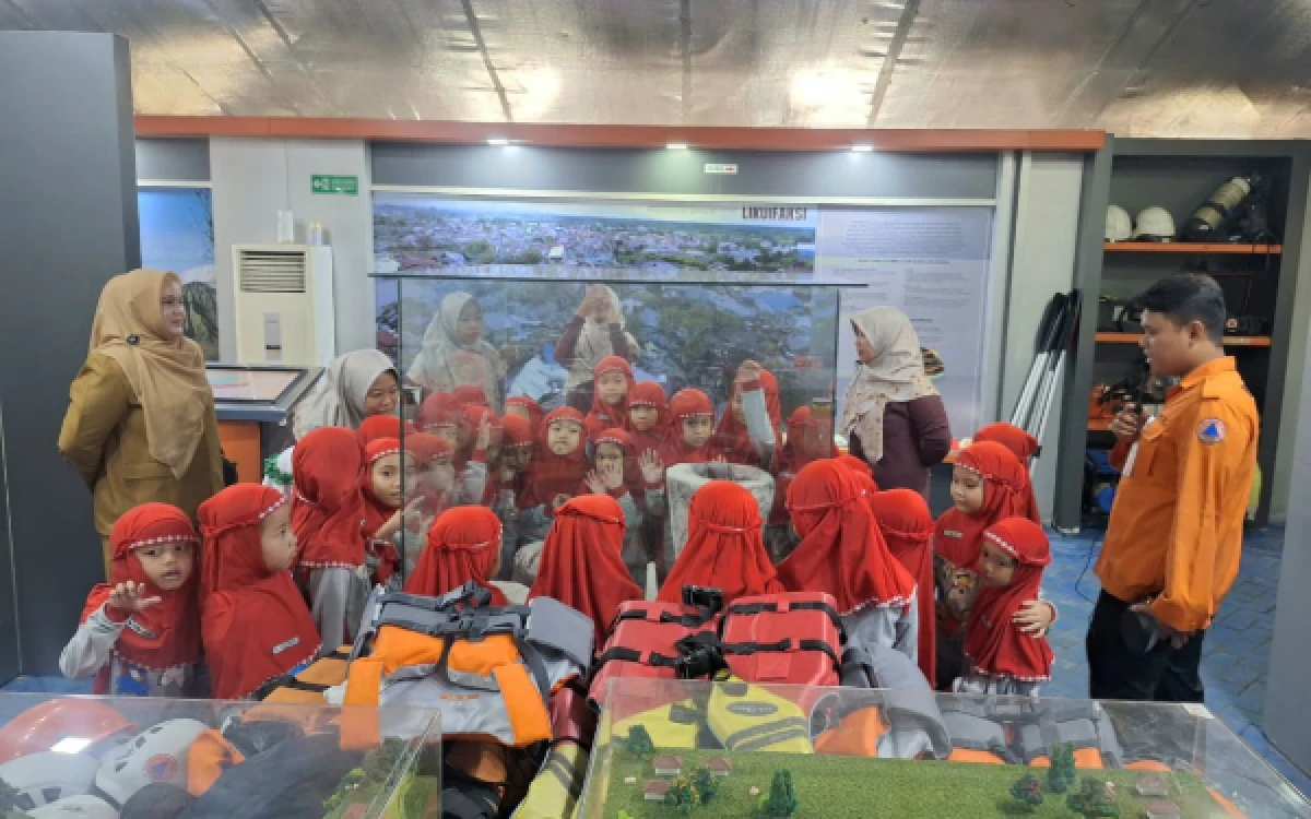 Tingkatkan Literasi Kebencanaan Sejak Dini, Kunjungan Edukasi di Tenpina BPBD Jatim Kembali Semarak Usai Lebaran