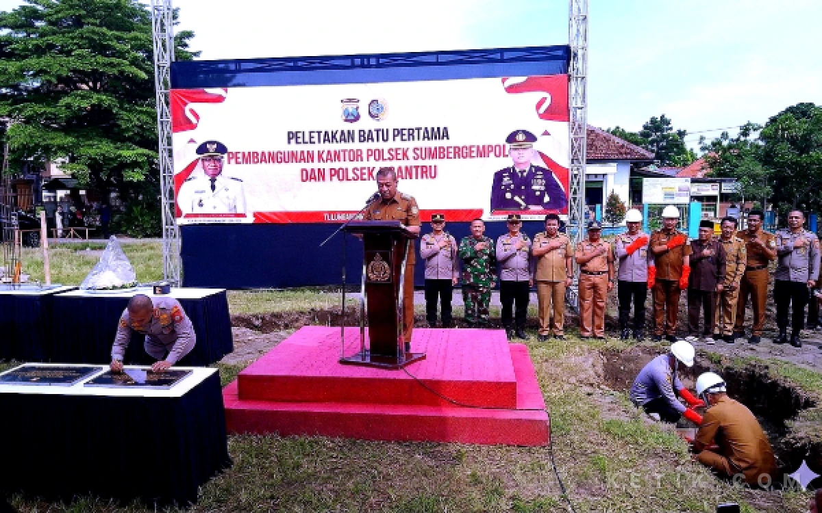 Thumbnail Berita - Tingkatkan Layanan, Bupati dan Kapolres Tulungagung Groundbreaking Dua Polsek