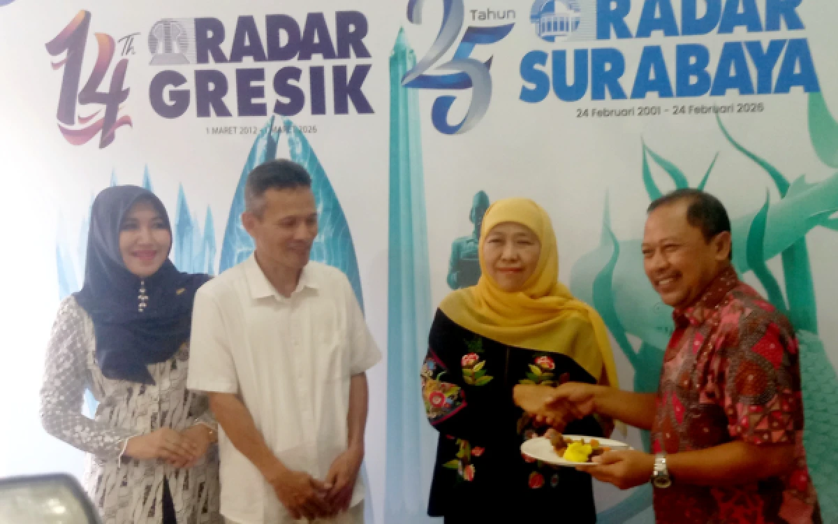 Thumbnail Berita - Gubernur Khofifah Ingatkan Pentingnya Objektivitas dan Original Informasi di HUT Radar Surabaya Group