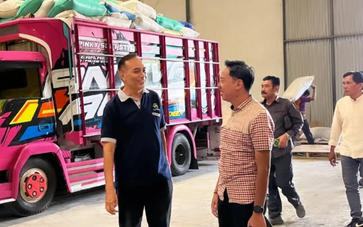 Thumbnail Berita - Komisi B DPRD Lumajang Pantau Ketahanan Pangan dan Kunjungi Penggilingan Padi di Tekung