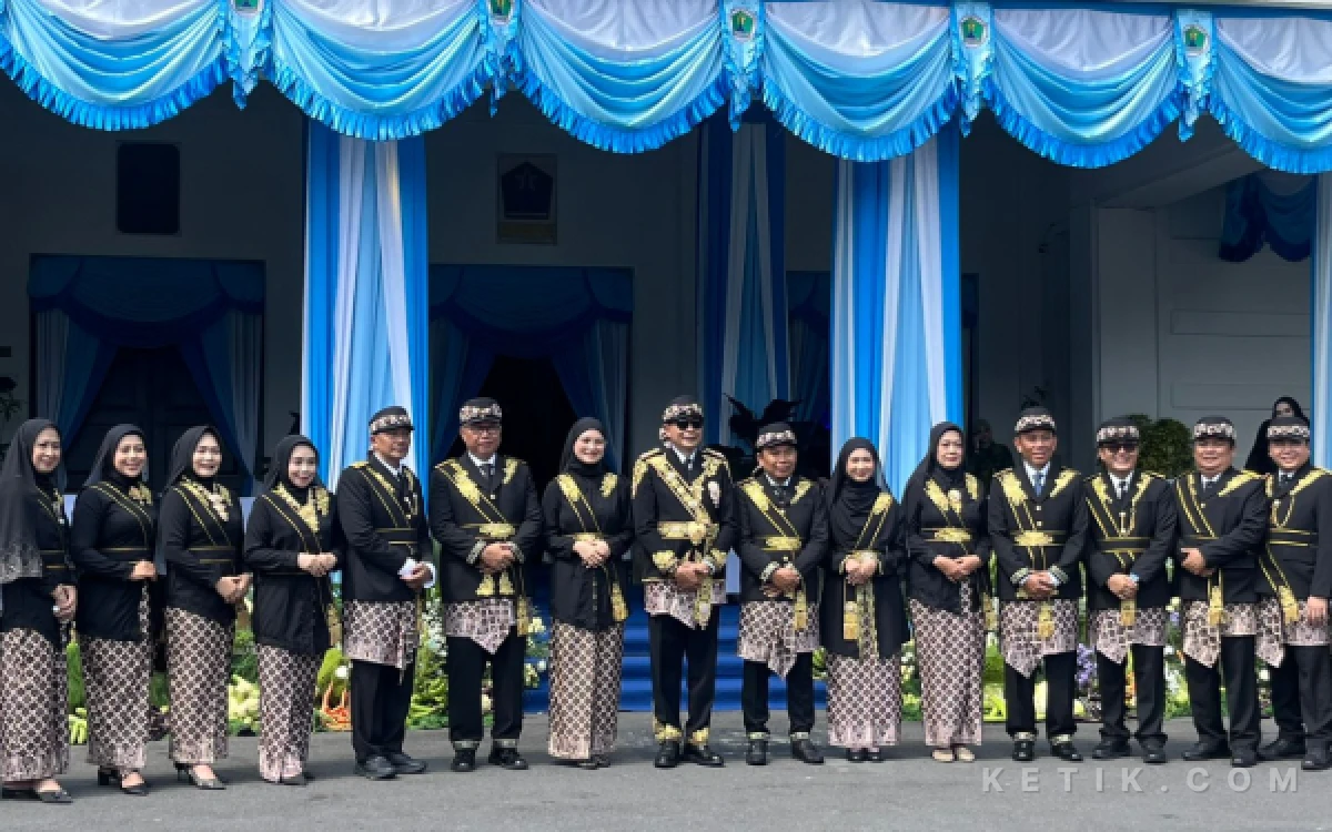 Thumbnail Pemkot Malang Luncurkan Baju Khas, Terinspirasi Era Kolonial dan Memiliki 5 Strata Berbeda