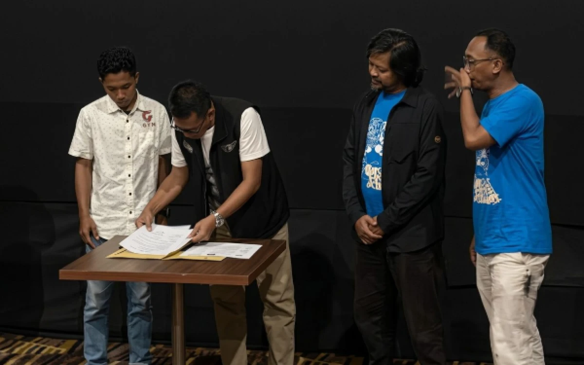 Thumbnail Berita - Keren! Film Karya Siswa SMKN 1 Sumenep Mejeng di Bioskop, Kini Resmi Gandeng Mall UMKM