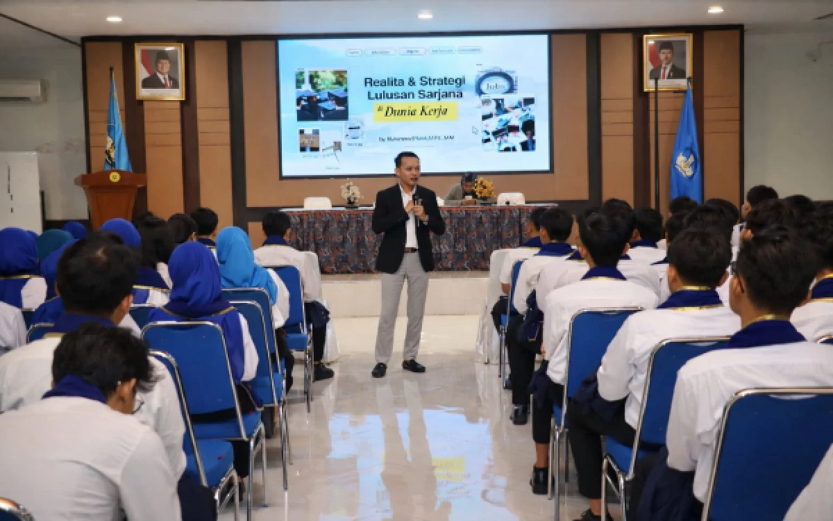 Thumbnail Berita - Transformasi Pola Pikir: Romli Sumenep Dorong Lulusan Teknik UTM Jadi Motor Ekonomi Kreatif