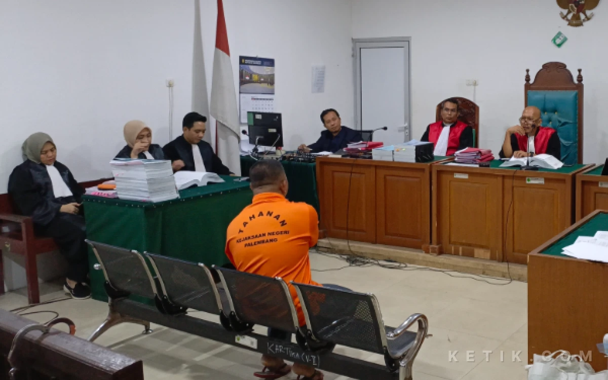 Thumbnail Berita - Sidang TPPU Narkotika, Terdakwa Debyk Bantah BAP Saat Dikonfrontir Bukti Aliran Dana Miliaran