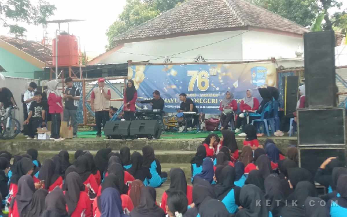 Thumbnail Berita - HUT Ke-76 SMPN 3 Maospati Magetan Dikemas dengan Jalan Santai