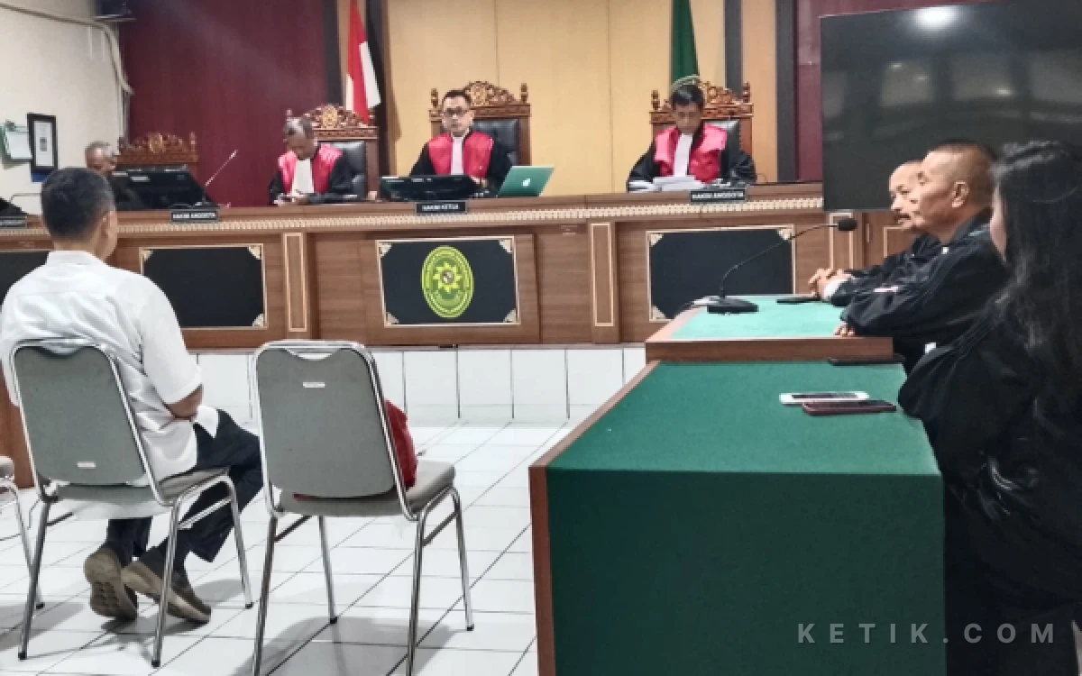 Thumbnail Berita - Eks Kadiskominfo Sleman Eka Suryo Divonis 4 Tahun Penjara, Satu Hakim Minta Terdakwa Dibebaskan