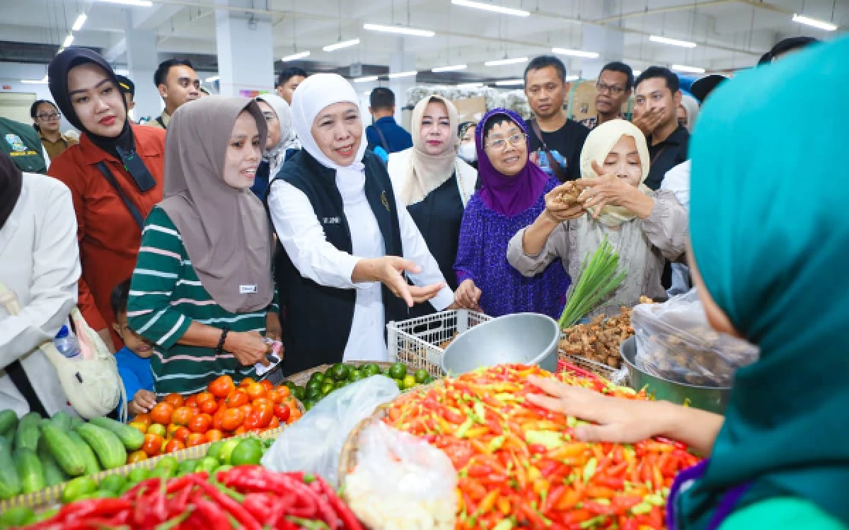 Thumbnail Berita - Tinjau Pasar Legi Ponorogo, Gubernur Khofifah Pastikan Harga dan Stok Kebutuhan Pokok Stabil Usai Lebaran