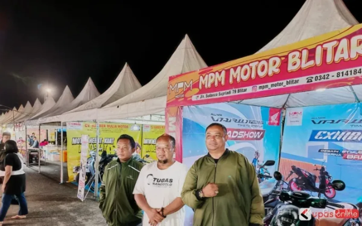 Thumbnail Berita - Bazar RaDja Hidupkan UMKM, Alun-alun Kanigoro Blitar Dipadati Ratusan Pengunjung