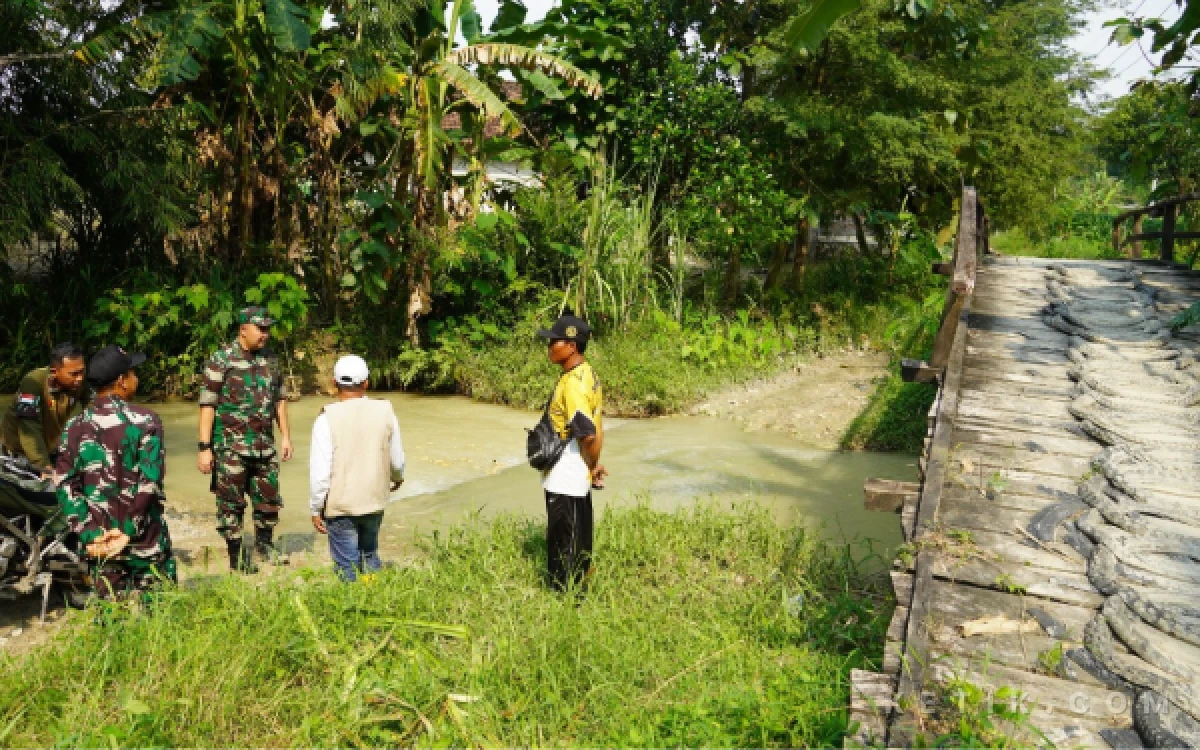 Thumbnail Berita - Dandim 0813/Bojonegoro Tinjau Lokasi Rencana Pembangunan Jembatan Beton di Napis