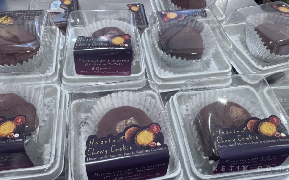 Thumbnail Berita - Dubai Chewy Cookie Viral di Indonesia, Dessert Lumer yang Bikin Anak Muda Rela Mengantre
