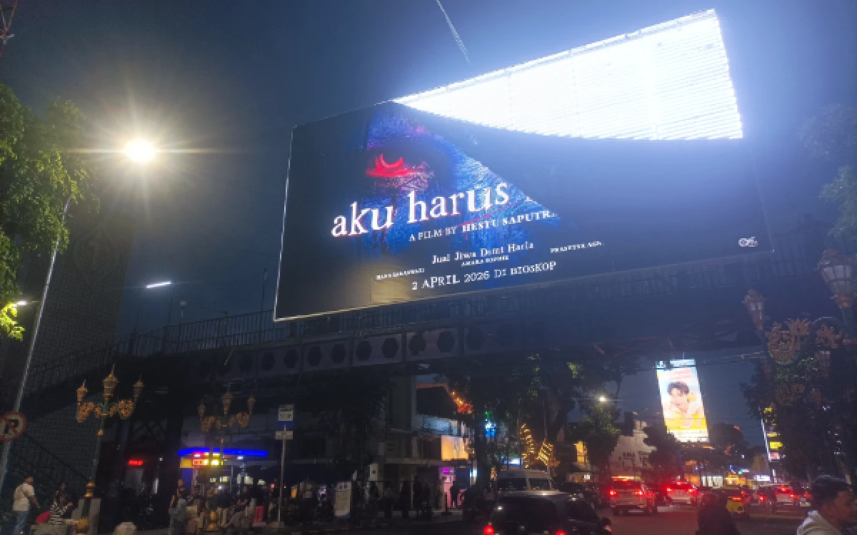 Thumbnail Berita - Bikin Resah Masyarakat, Billboard Iklan Promosi Film ‘Aku Harus Mati’ di Kayutangan Malang Dicopot